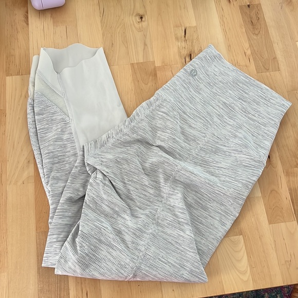 Lulu capris leggings - Picture 2 of 2